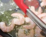 むきえびとキャベツの簡単ペペロンチーノ!作り方2写真