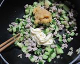 豚ひき肉とキュウ玉炒め作り方3写真