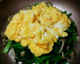 フライパンで炒り卵とほうれん草のサラダ風作り方5写真