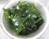 もりもり食べられる! 生わかめと豚肉炒め作り方1写真