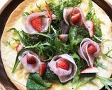 生ハムと苺のお花畑＊サラダピザ♡お花見に作り方3写真