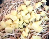 じゃがいもとひき肉☆カレーマヨ炒め作り方4写真