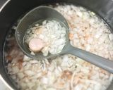 玉ねぎと人参とソーセージのスープ作り方1写真