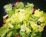 サラダ菜とソーセージの塩コショウ炒め作り方4写真