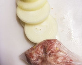 レンジで玉ねぎのひき肉はさみ蒸し作り方1写真