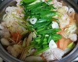 鶏ガラスープで絶品もつ鍋作り方6写真