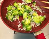 芽キャベツとしらすのニンニクいため作り方4写真