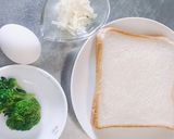 朝食に！トロっ！ブロッコリー卵トースト作り方1写真