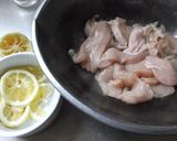 むね肉のレモン風味の蒸し煮作り方1写真