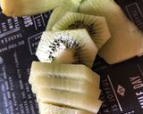 キウイを一度に繋げて剥く方法作り方5写真