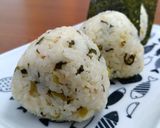 福神漬けとクリームチーズと大葉のおにぎり作り方5写真