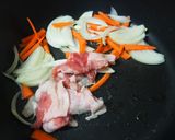 シンプル♪焼きうどん♪醤油がこうばしい！作り方3写真