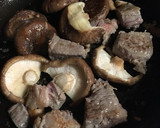 煮込み用牛肉と生椎茸の塩麹ステーキ！作り方3写真