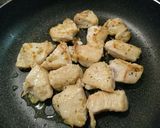 冷凍ブロッコリーと鶏胸肉のガーリック炒め作り方1写真