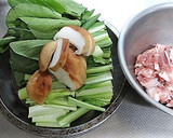麺つゆで✿小松菜と豚肉のさっと煮作り方1写真