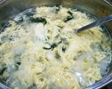 鳥胸肉茹でた残りの汁で簡単わかめ卵スープ作り方1写真