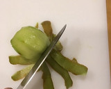 キウイを一度に繋げて剥く方法作り方7写真