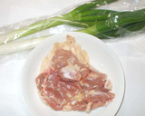 鶏もも肉と長ネギのスープ♪簡単作り方1写真