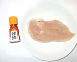 蒸し鶏とラー油ソース♪レンジで簡単作り方1写真