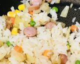 ソーセージ＆玉ねぎ☆チーズかけバター炒飯作り方3写真