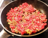 ラム挽肉とパクチーと松の実の炒め物作り方4写真