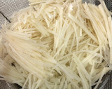 千切り新じゃがとさつま揚げのきんぴら！作り方1写真