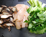 簡単！むね肉と椎茸と小松菜の醤油炒め作り方1写真