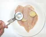 蒸し鶏とラー油ソース♪レンジで簡単作り方3写真