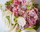 旨み増し！ニンニクの芽で豚丼(牛肉入り)作り方1写真