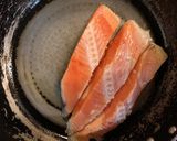 簡単☆鮭のソテーのハーブソース添え作り方3写真