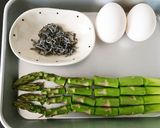 お弁当に⭐アスパラと卵の塩昆布バター炒め作り方1写真