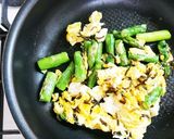 お弁当に⭐アスパラと卵の塩昆布バター炒め作り方3写真