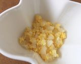 離乳食中期〜♡大根と卵黄の炒り卵風〜作り方2写真