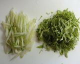 箸休めに♪セロリの葉としらす干しの炒め物作り方1写真