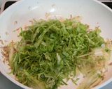 箸休めに♪セロリの葉としらす干しの炒め物作り方4写真