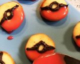 ポケモン好きのケーキに☆モンスターボール作り方5写真