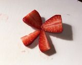 ケーキなどに♡可愛い！いちごリボン♡作り方3写真