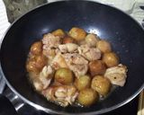 ご飯がススム！新じゃが鶏肉の甘味噌炒め煮作り方3写真