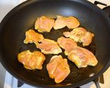 鶏もも肉とアスパラの粒マスカレー炒め！作り方4写真