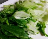 *チンゲン菜と鶏だんごスープ*作り方1写真