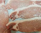 簡単♪美味しい！豚ロースのトマトネギ塩作り方1写真