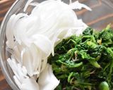ほうれん草と新玉ねぎのごまマヨサラダ作り方1写真