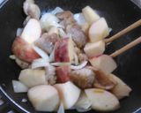 鶏もも肉とりんごの煮込み作り方4写真