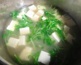 ＊液みそで豆苗と豆腐のみそ汁＊作り方1写真