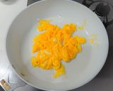 スナップえんどうと玉子のみそマヨ炒め作り方2写真