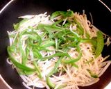 青椒肉絲風のオイスターソースで炒め物作り方5写真