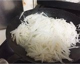 子供が喜ぶ♪大根とソーセージのカレー炒め作り方3写真