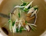 きのこと豆苗のお味噌汁作り方4写真