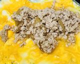 鶏そぼろ入りオムレツ☆そぼろソース添え作り方2写真