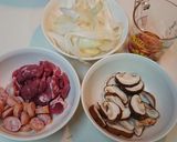 新玉ねぎと豚肩ロースと椎茸の醤油だれ炒め作り方1写真